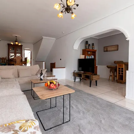 Tricia 6 Bedroom Americas Vila