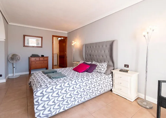 Tricia 6 Bedroom Americas *