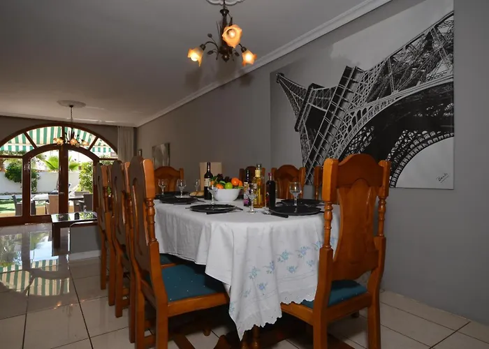 Tricia 6 Bedroom Americas Villa *